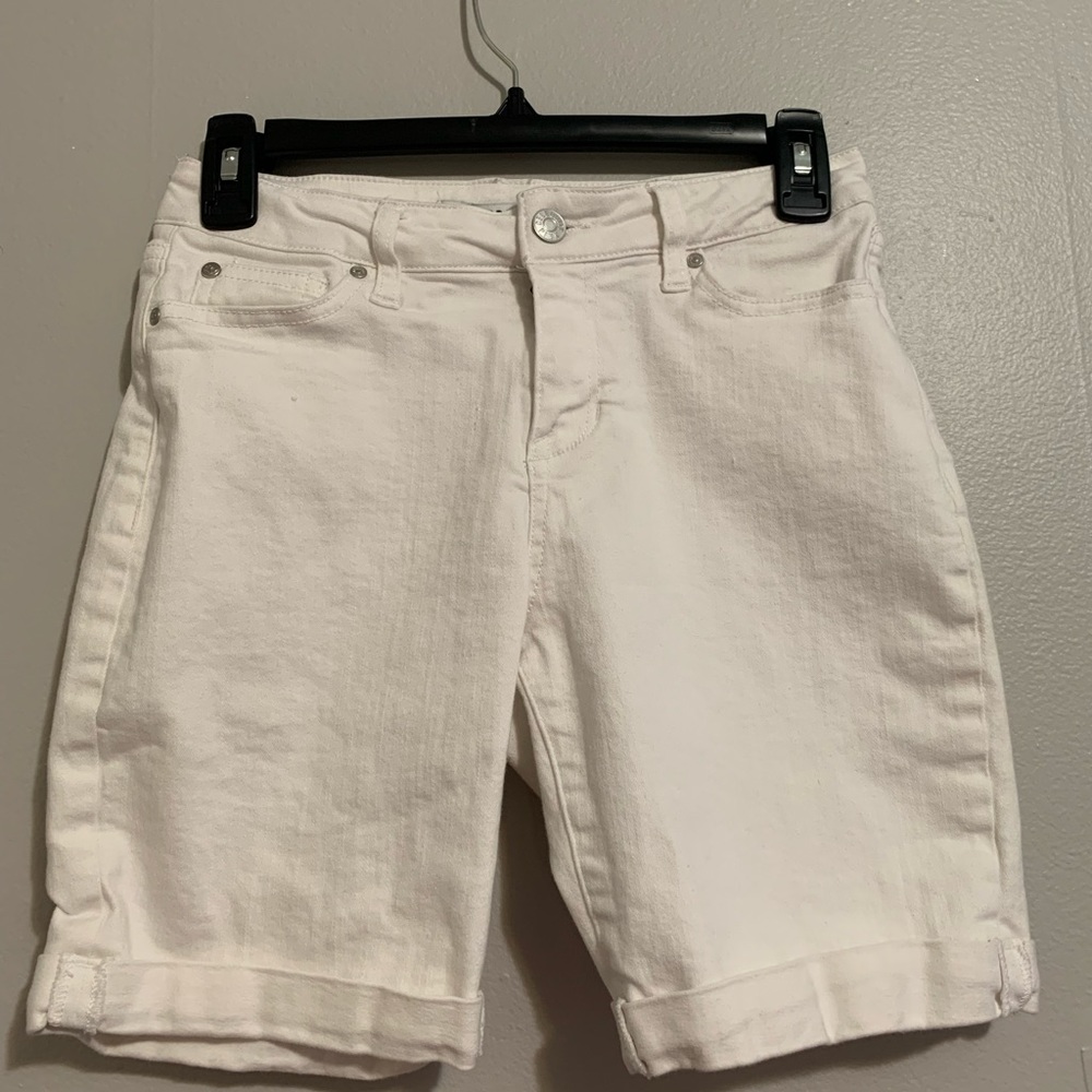 Celebrity Pink white long shorts